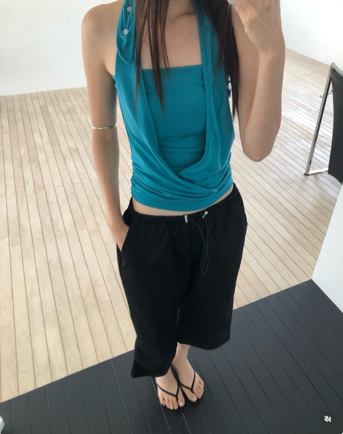 vlemma button-halter-cross-ruched-tube-top 極簡設計感針織上衣襯衫 - 碳灰