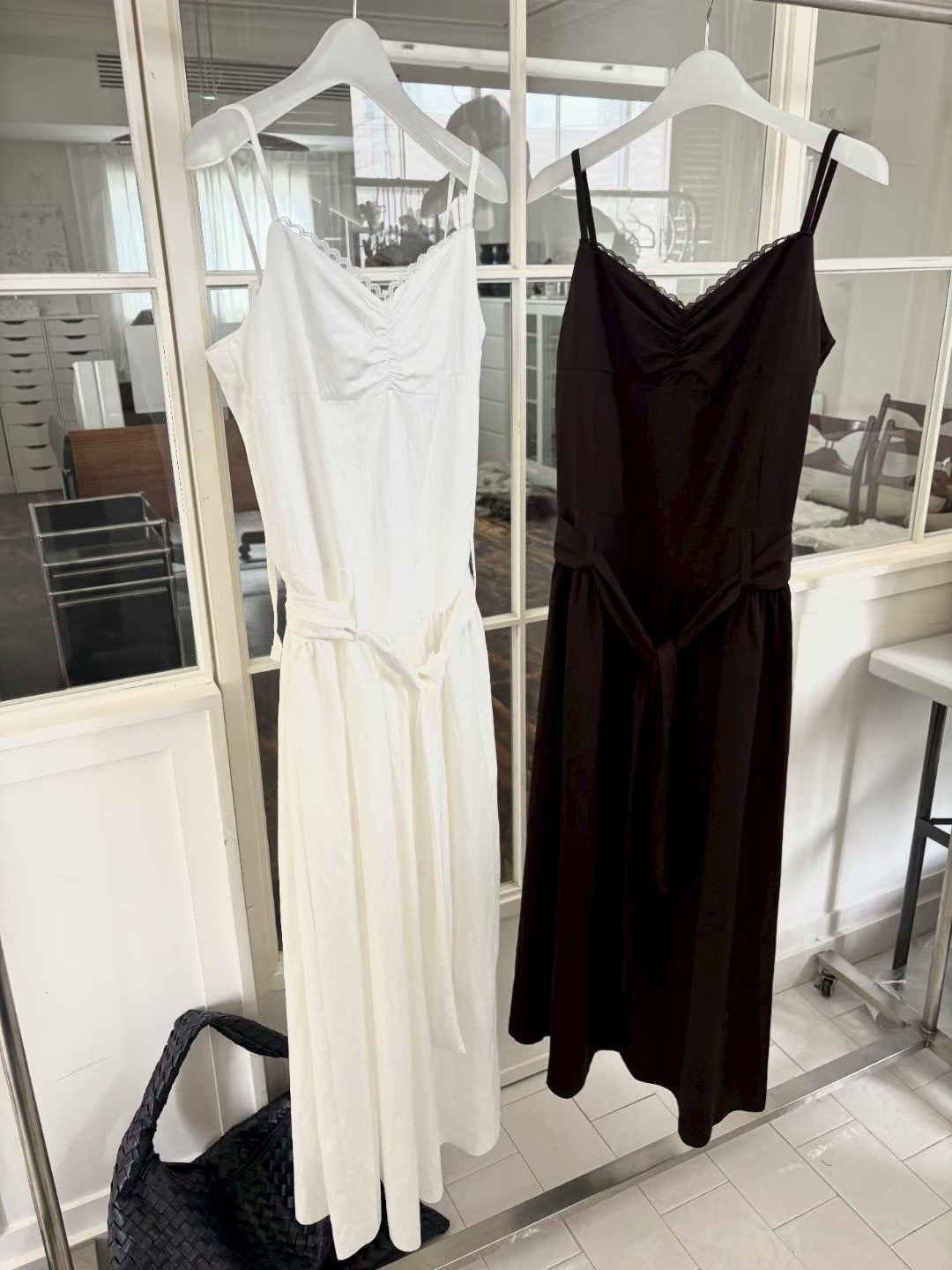 vlemma lace-trim-ruched-v-neck-maxi-dress 清冷風設計感洋裝連身裙 - 白