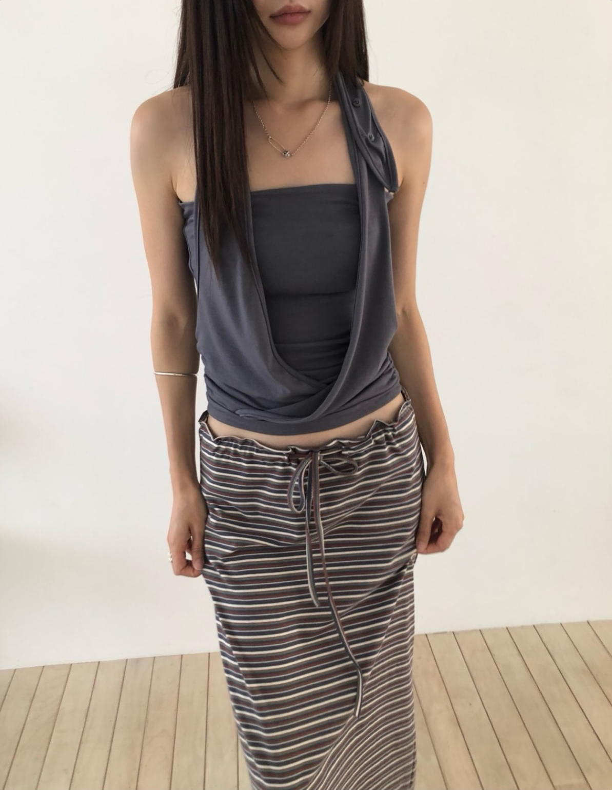 vlemma button-halter-cross-ruched-tube-top 極簡設計感針織上衣襯衫 - 碳灰