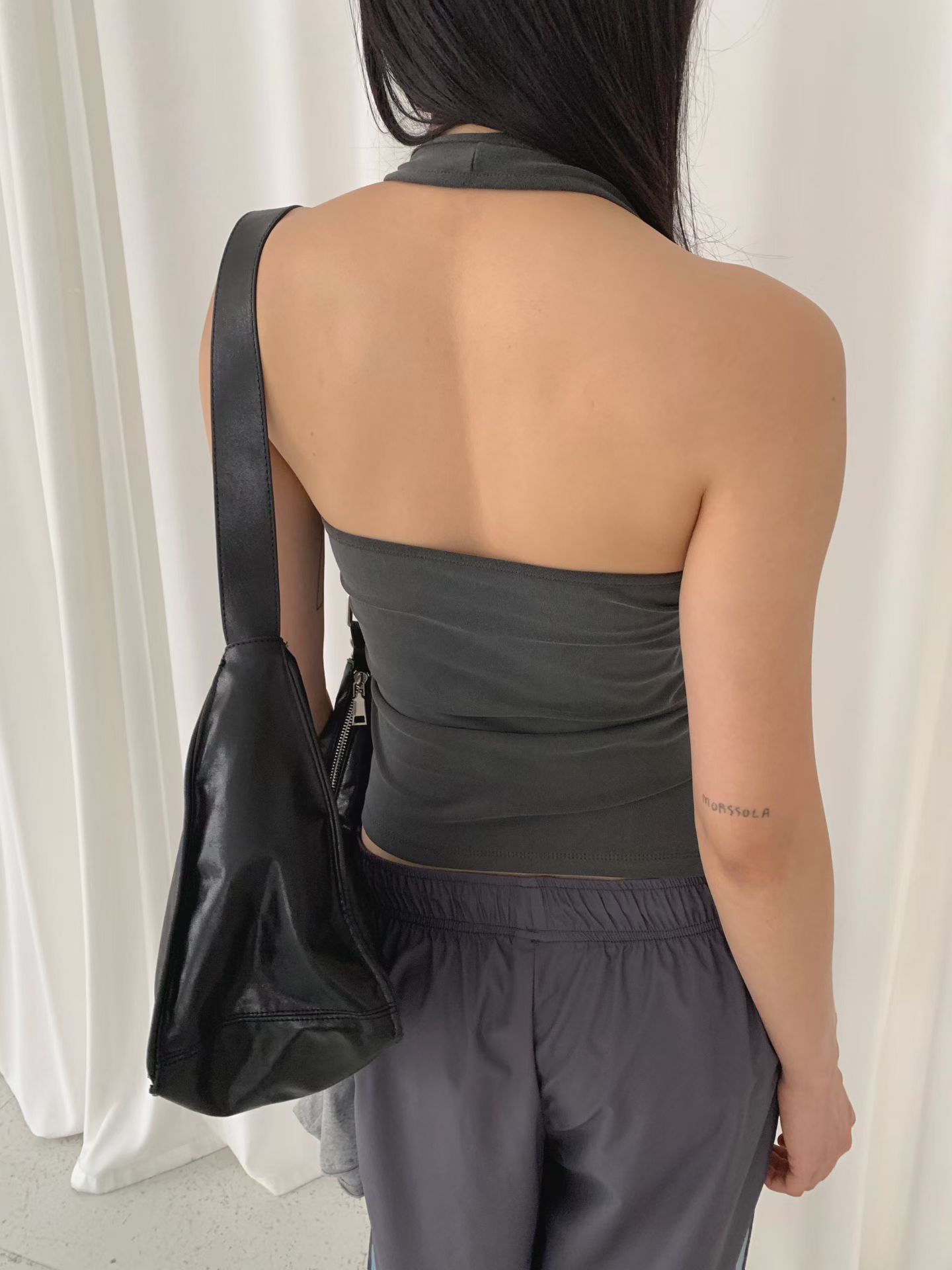 vlemma v-neck-halter-backless-top 極簡設計感針織上衣襯衫 - 黑