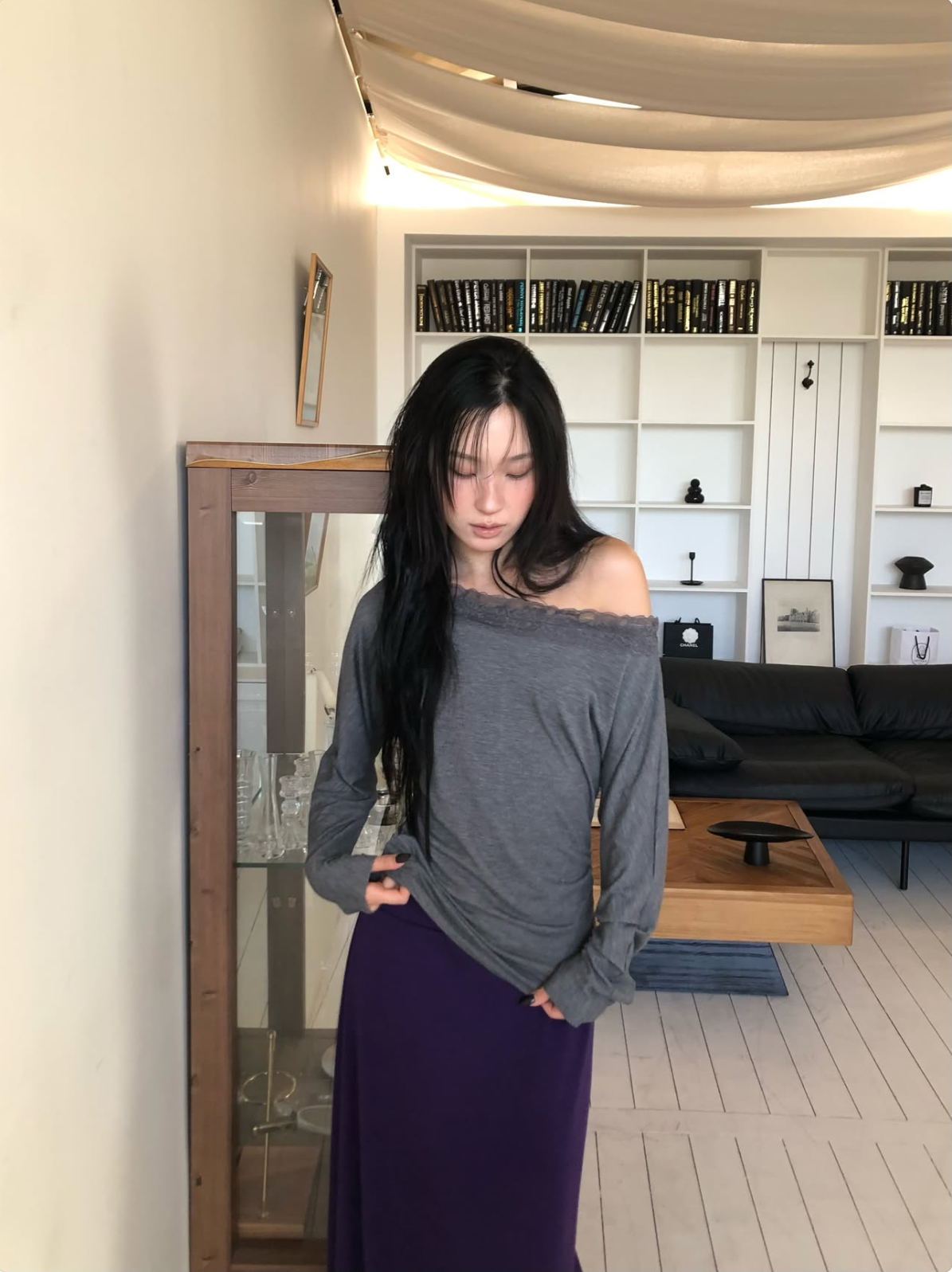 韓系慵懶微辣 / 蕾絲一字領罩衫