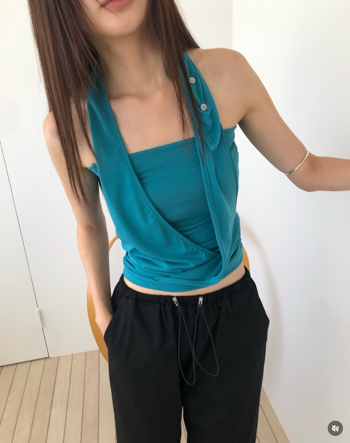 vlemma button-halter-cross-ruched-tube-top 極簡設計感針織上衣襯衫 - 碳灰