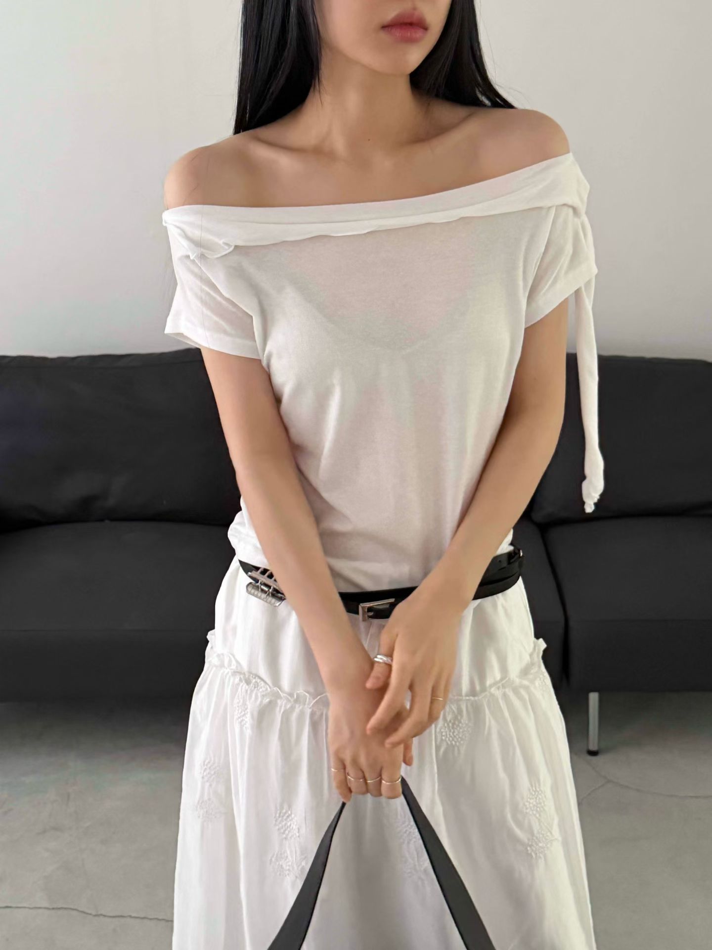 vlemma off-shoulder-asymmetrical-tie-top 極簡設計感針織上衣襯衫 - 黑