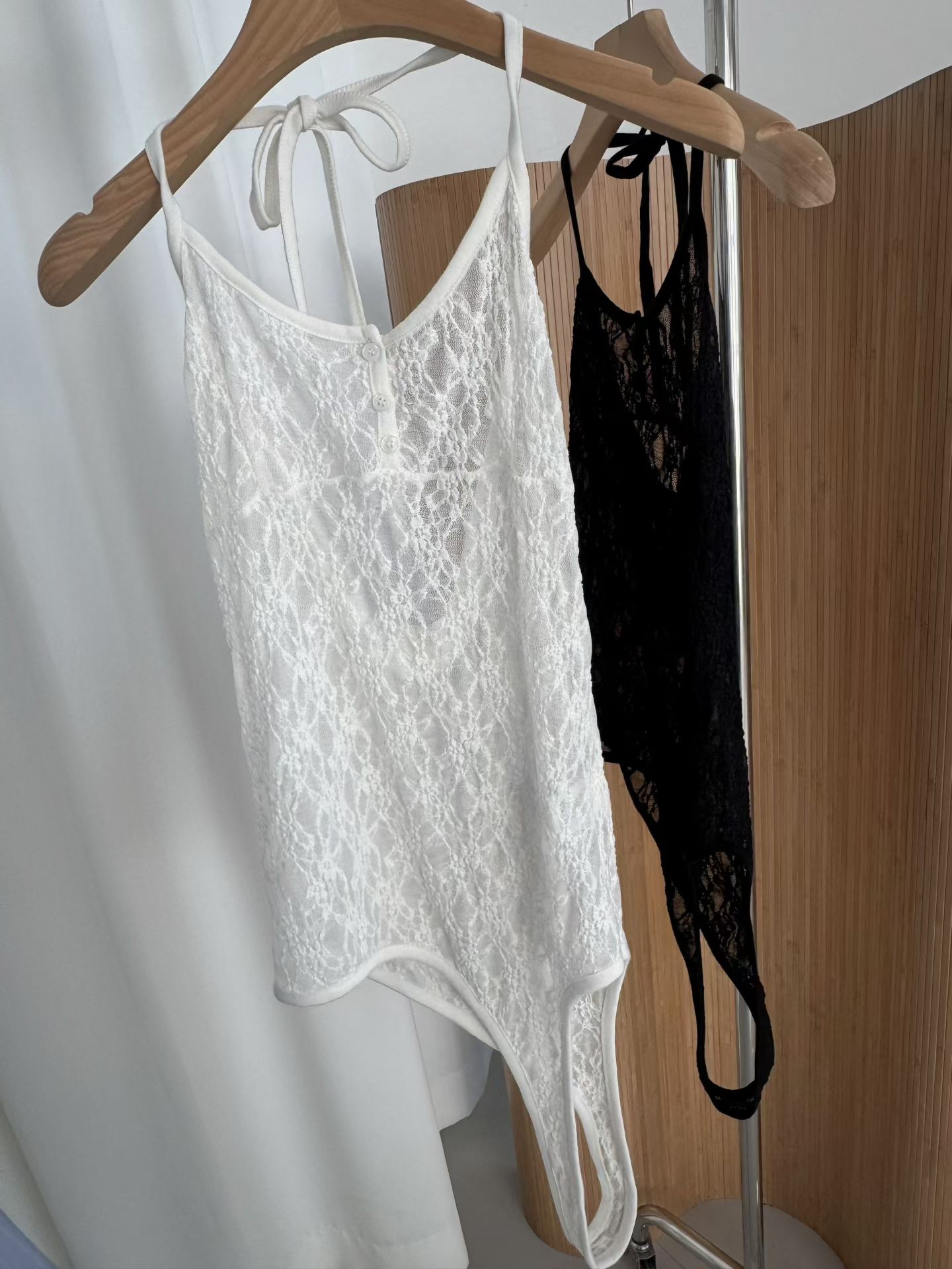 vlemma lace-halter-neck-asymmetric-backless-top 極簡設計感針織上衣襯衫 - 白