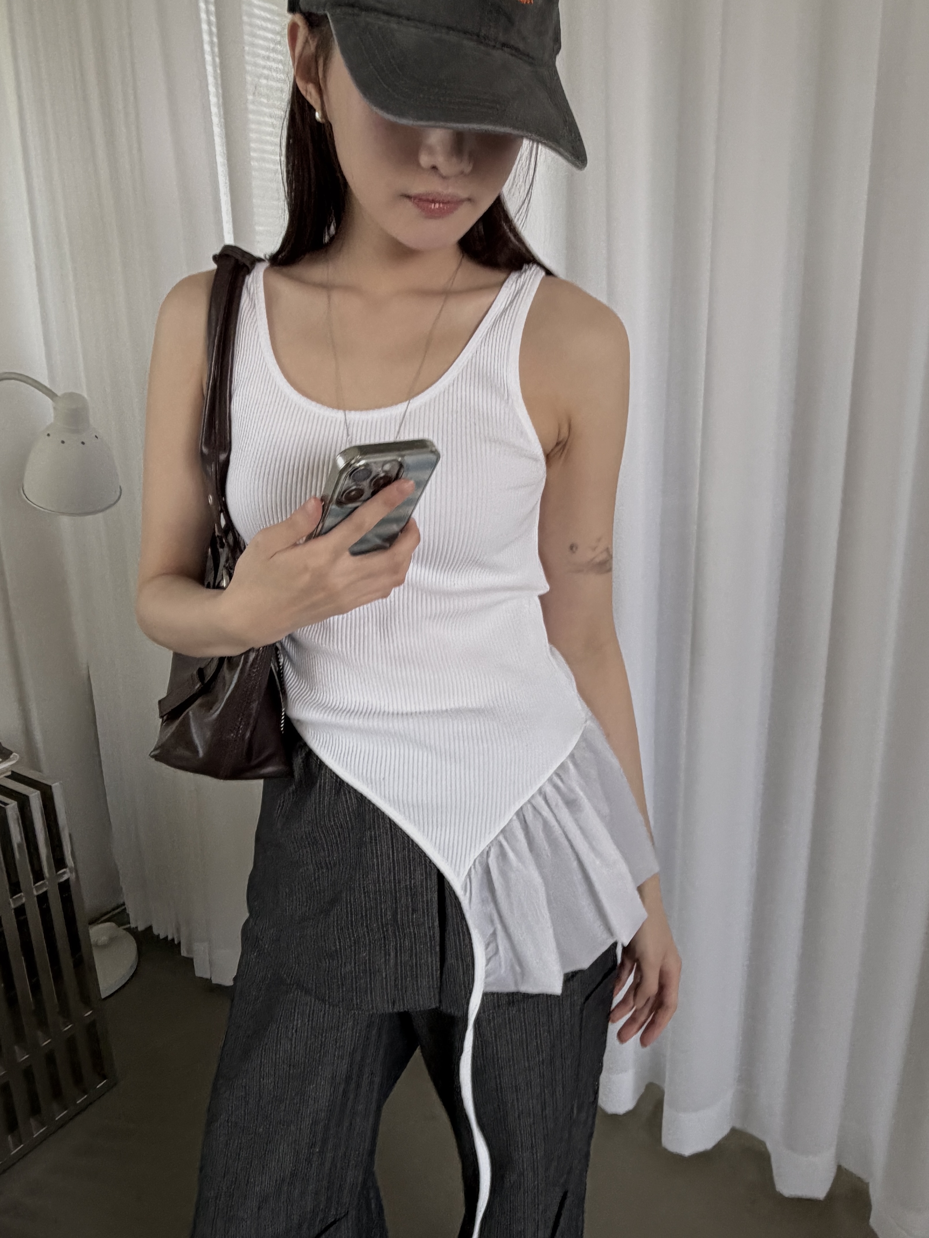 vlemma asymmetric-ruffle-hem-ribbed-tank 極簡設計感針織上衣襯衫 - 白