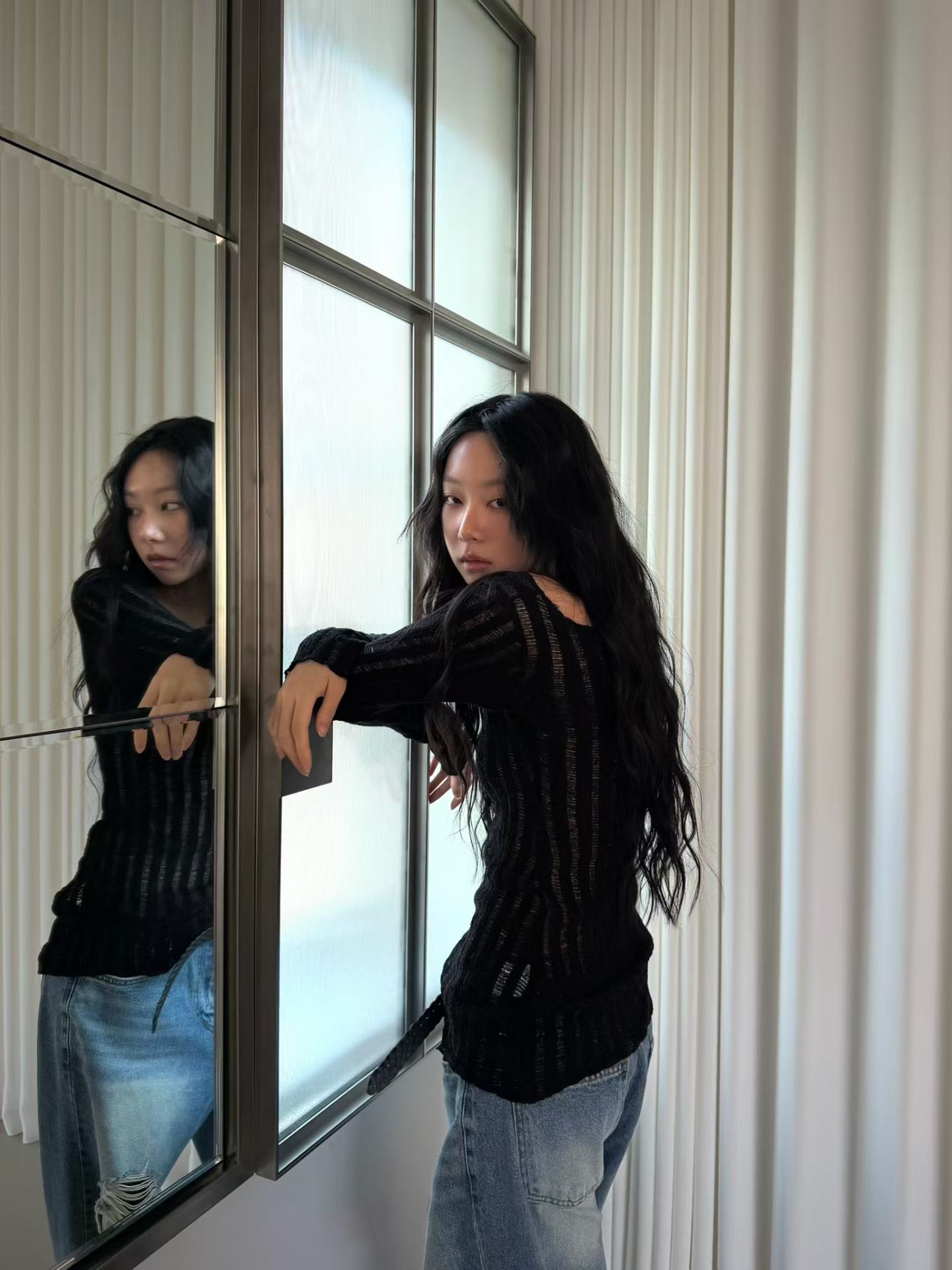 vlemma sheer-textured-off-shoulder-knit-top 極簡設計感針織上衣襯衫 - 白