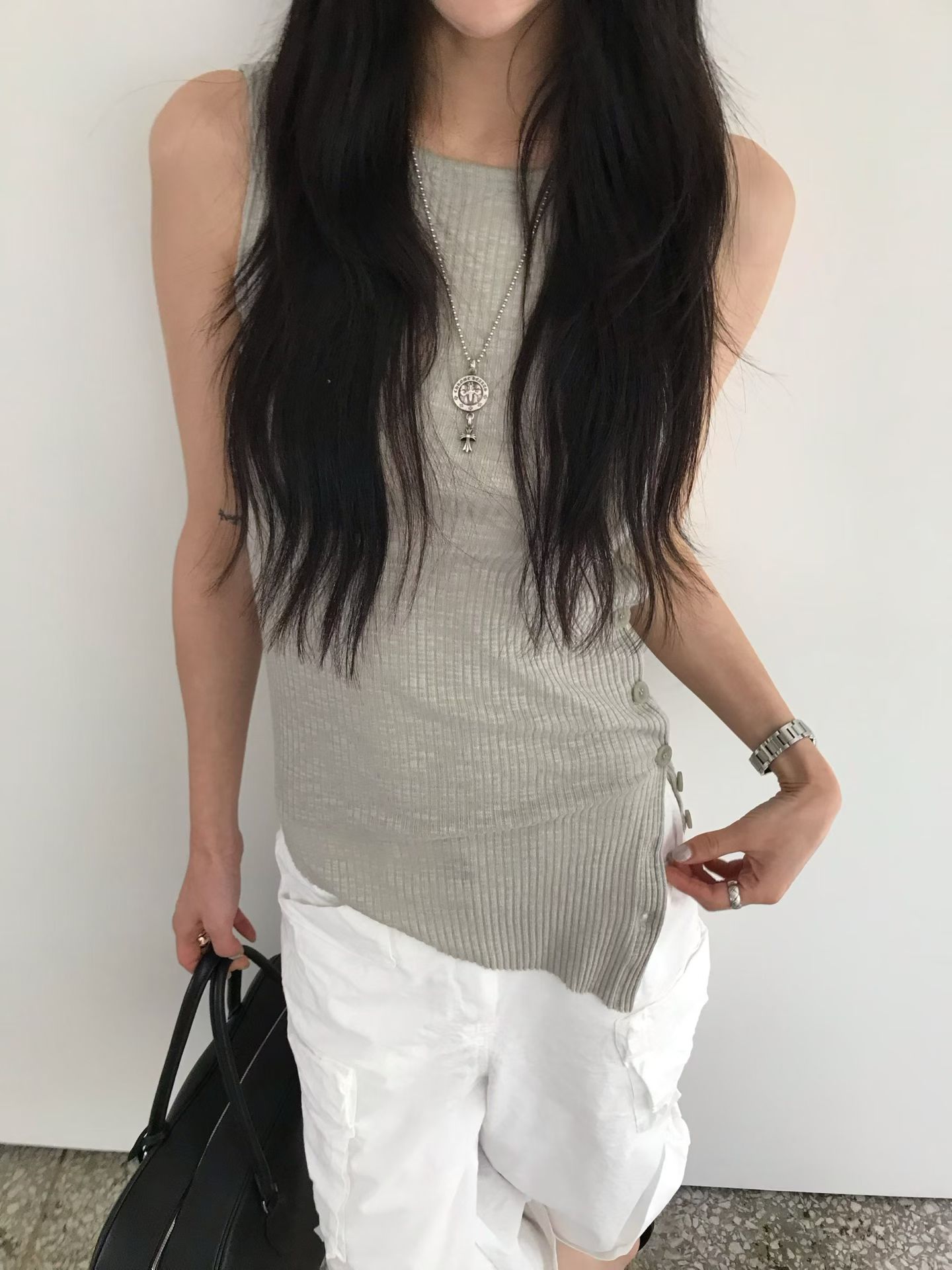 vlemma korean-asymmetric-side-slit-sleeveless-top 極簡設計感針織上衣襯衫 - 黑