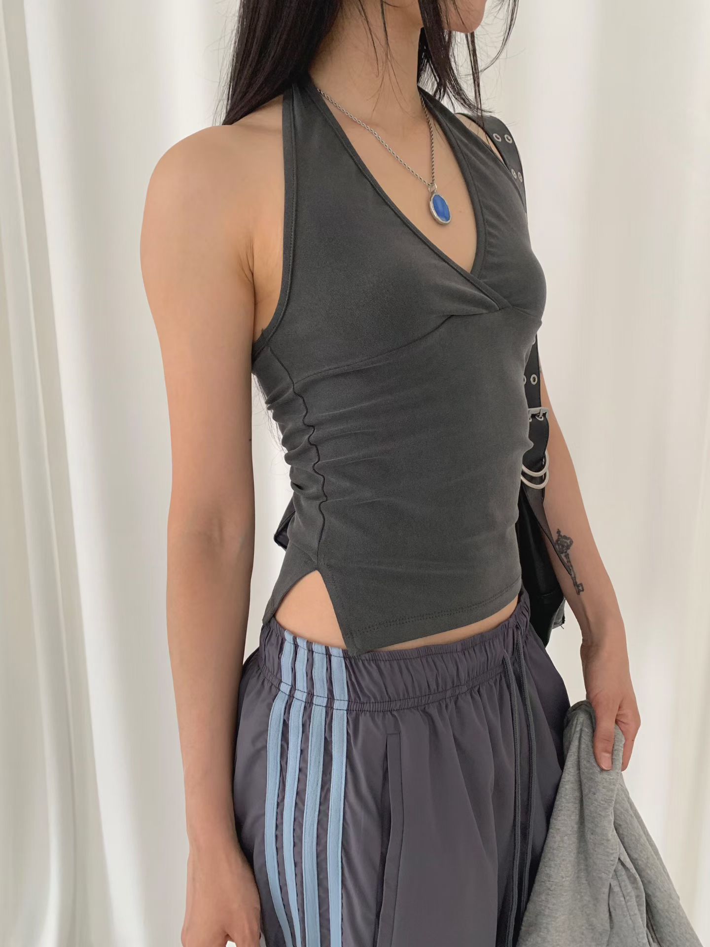 vlemma v-neck-halter-backless-top 極簡設計感針織上衣襯衫 - 黑