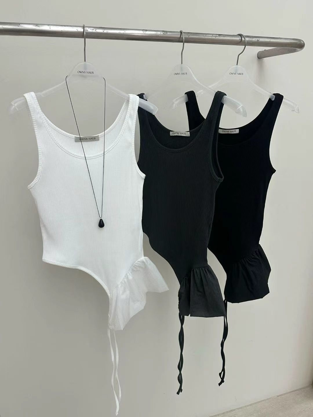 vlemma asymmetric-ruffle-hem-ribbed-tank 極簡設計感針織上衣襯衫 - 白