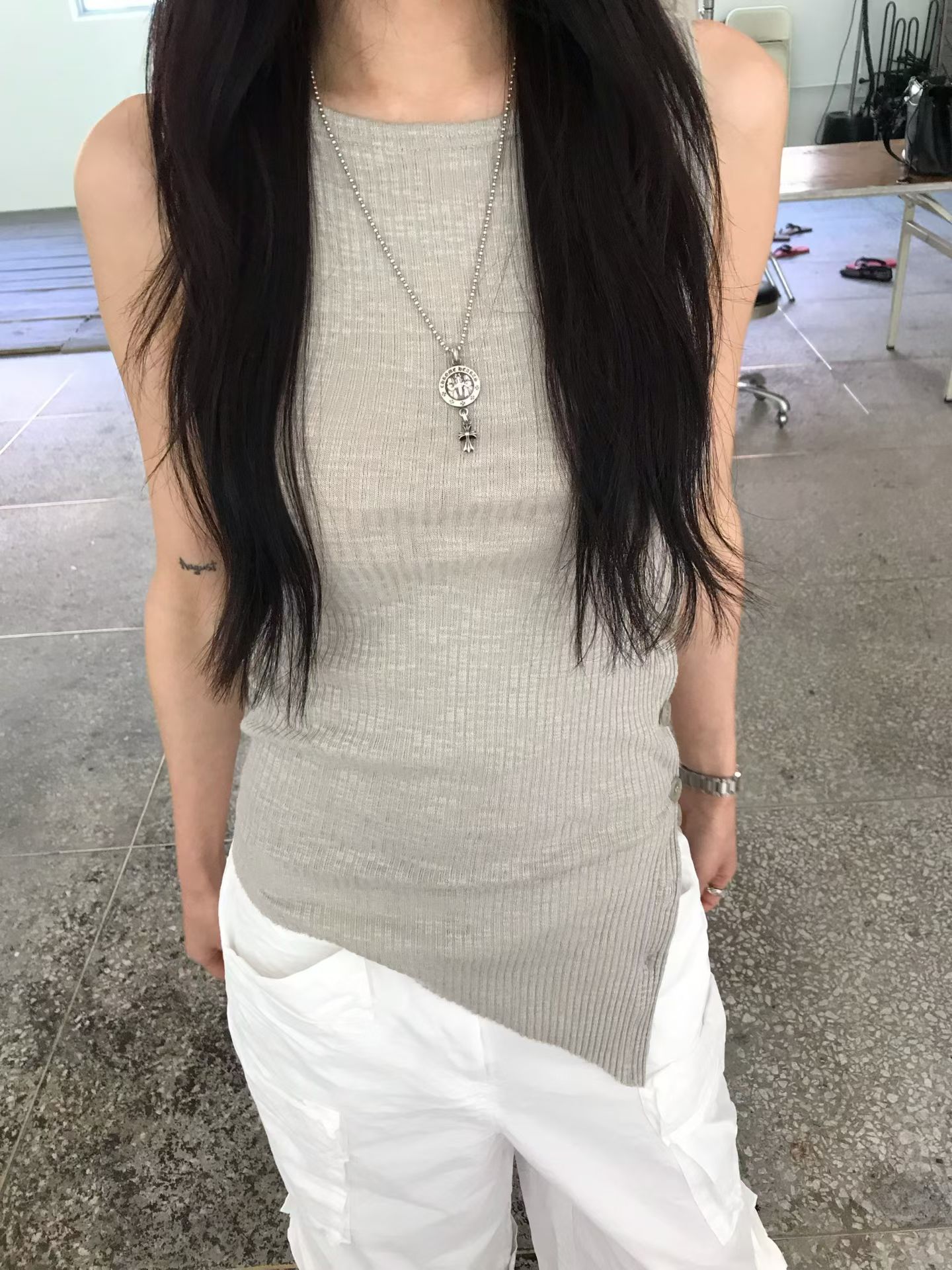 vlemma korean-asymmetric-side-slit-sleeveless-top 極簡設計感針織上衣襯衫 - 黑