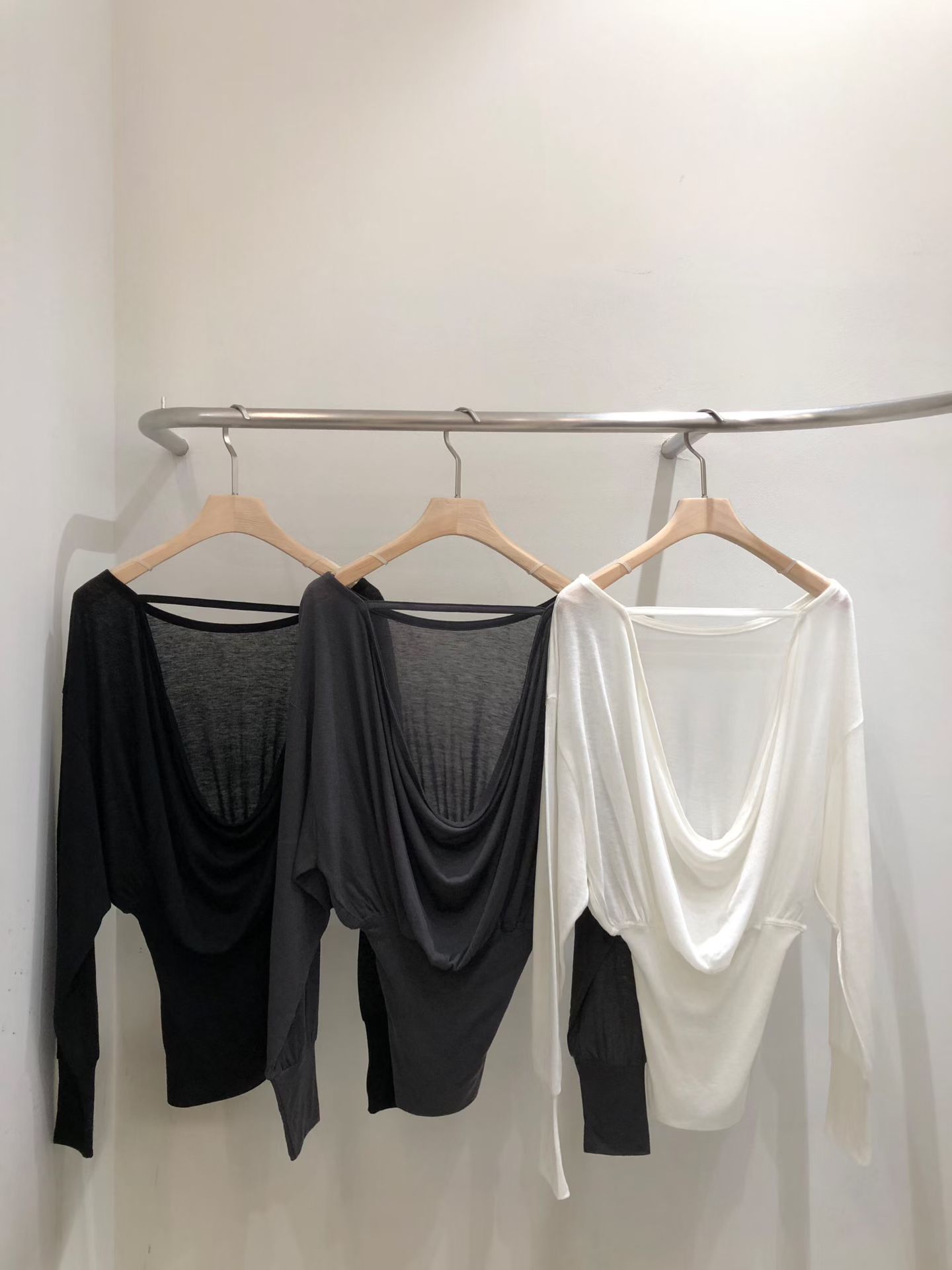 vlemma tencel-wool-backless-long-sleeve 極簡設計感針織上衣襯衫 - 白