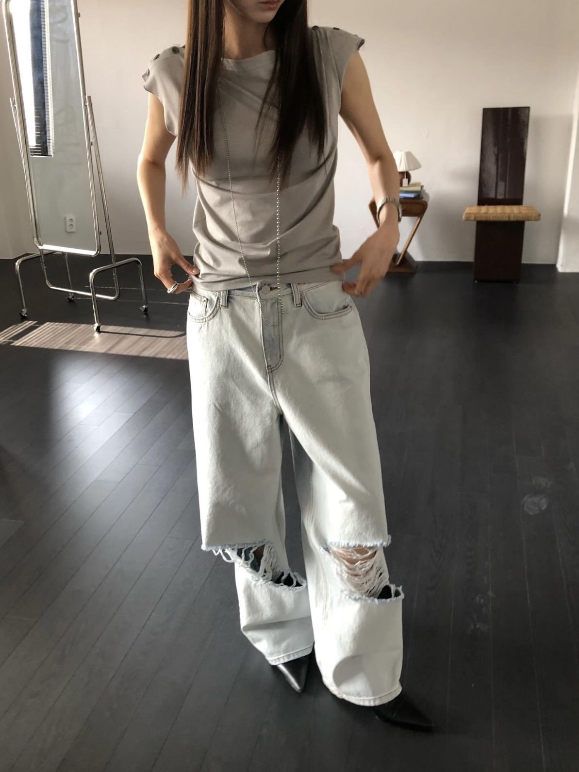 vlemma korean-draped-boat-neck-sleeveless-top 極簡設計感針織上衣襯衫 - 白