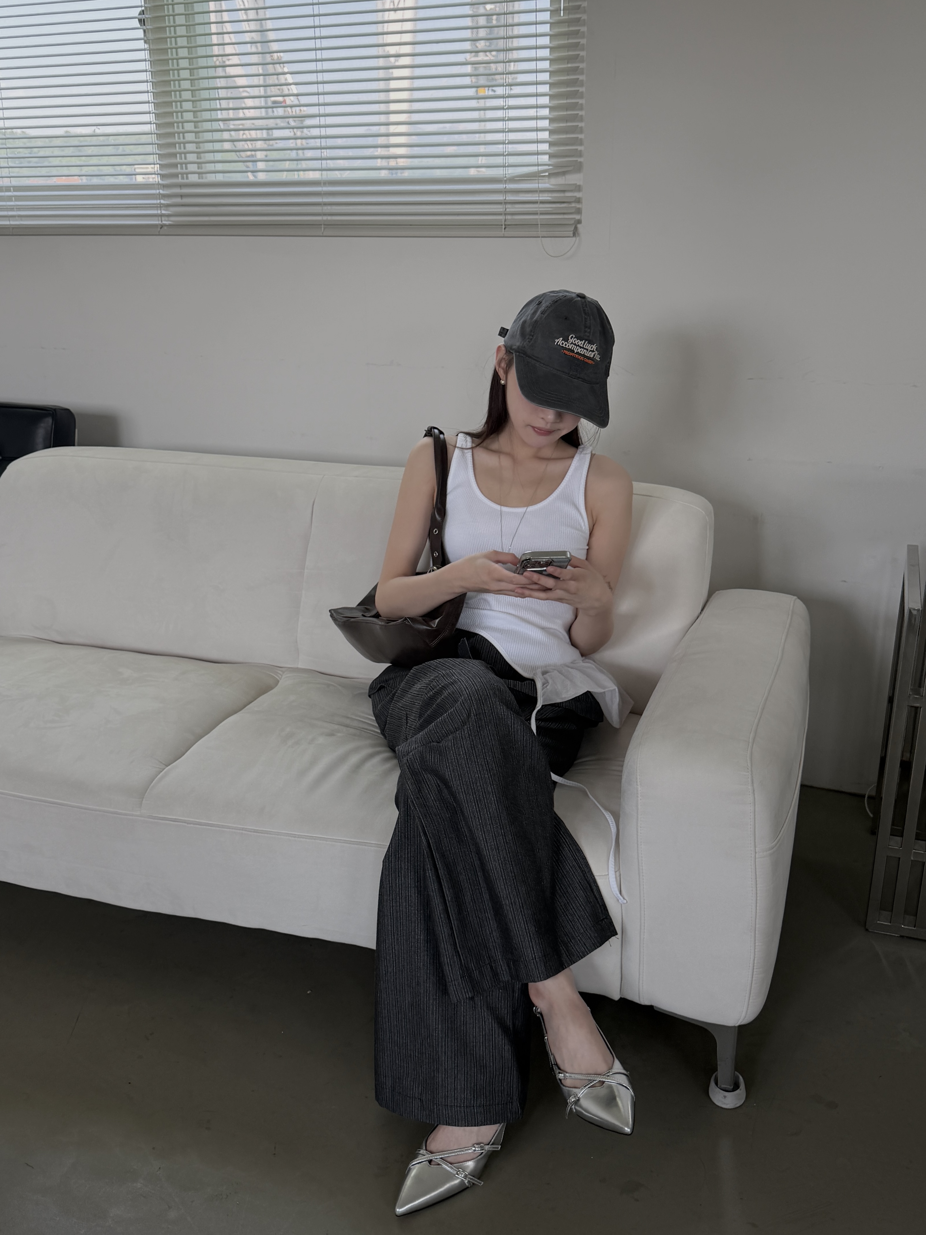 vlemma asymmetric-ruffle-hem-ribbed-tank 極簡設計感針織上衣襯衫 - 白