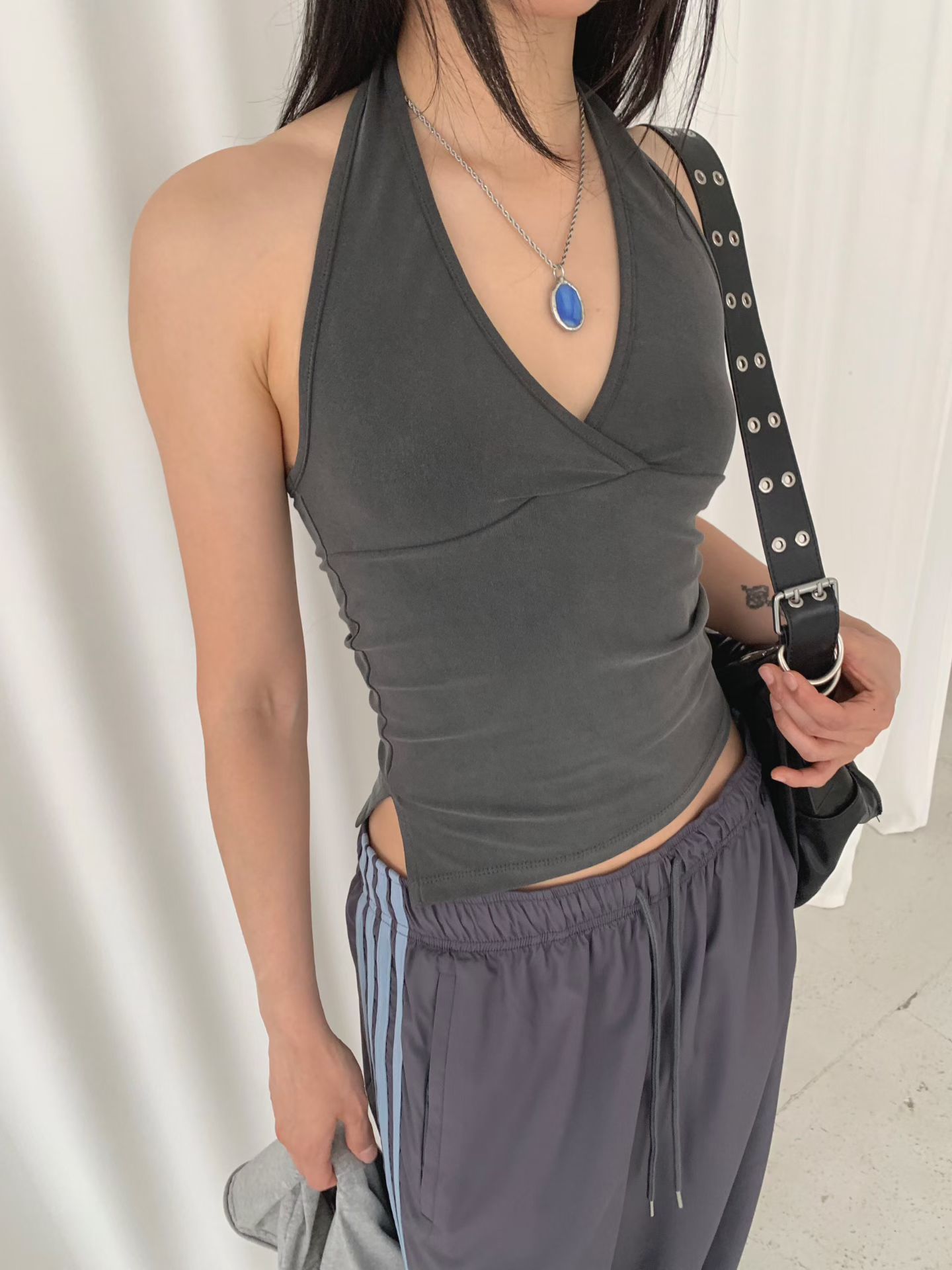 vlemma v-neck-halter-backless-top 極簡設計感針織上衣襯衫 - 黑