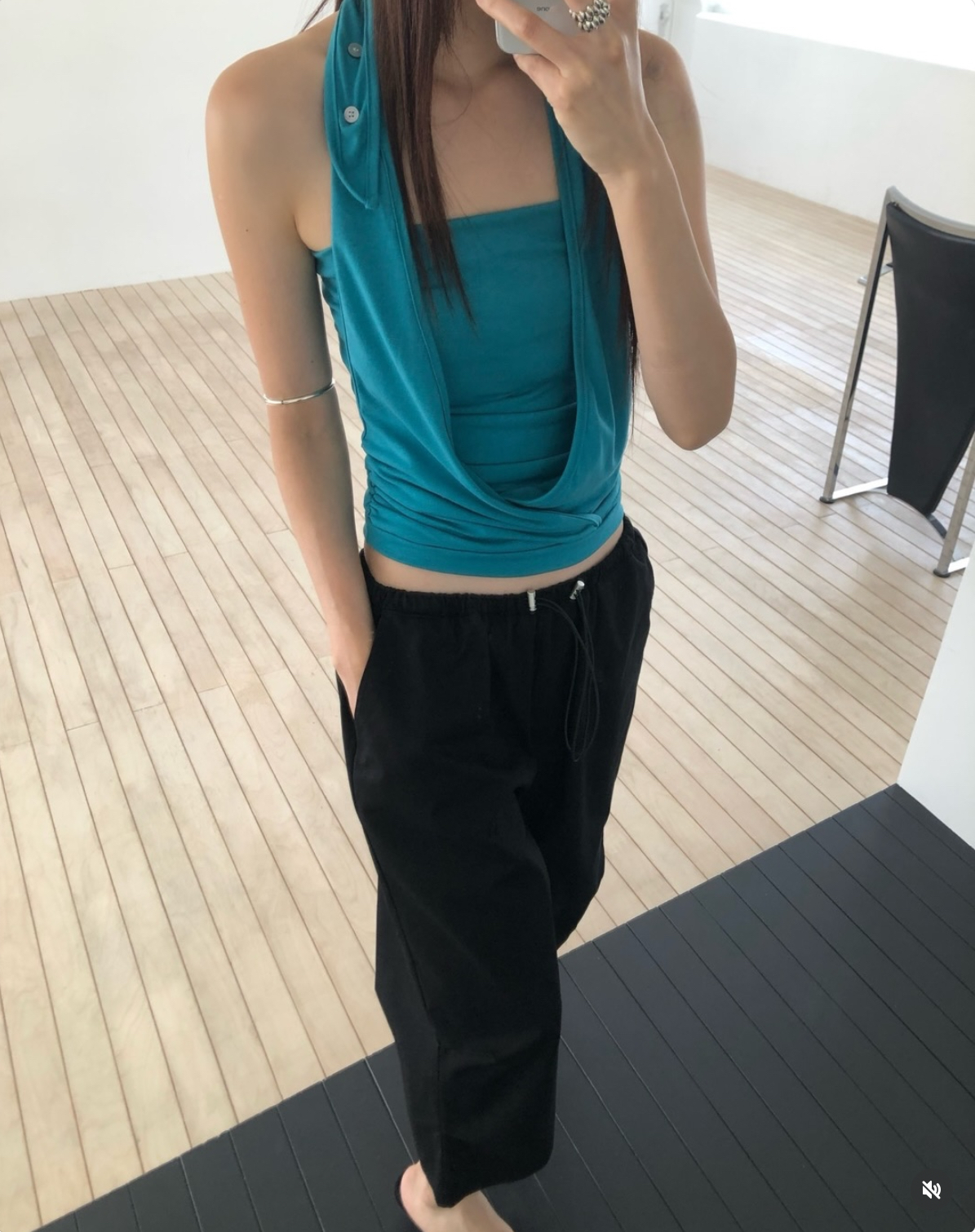 vlemma button-halter-cross-ruched-tube-top 極簡設計感針織上衣襯衫 - 碳灰