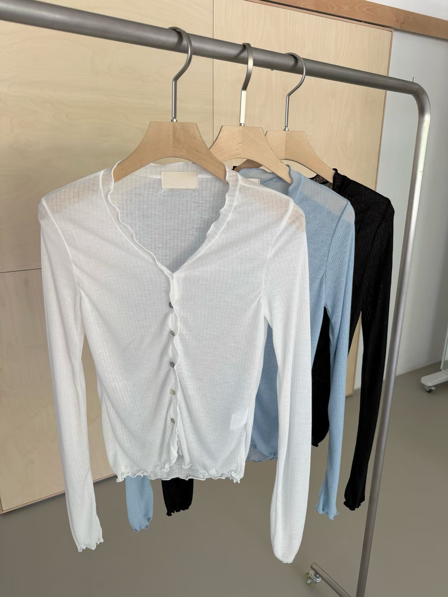 vlemma design-ruched-lettuce-trim-sheer-top 清冷風設計感大衣外套 - 白