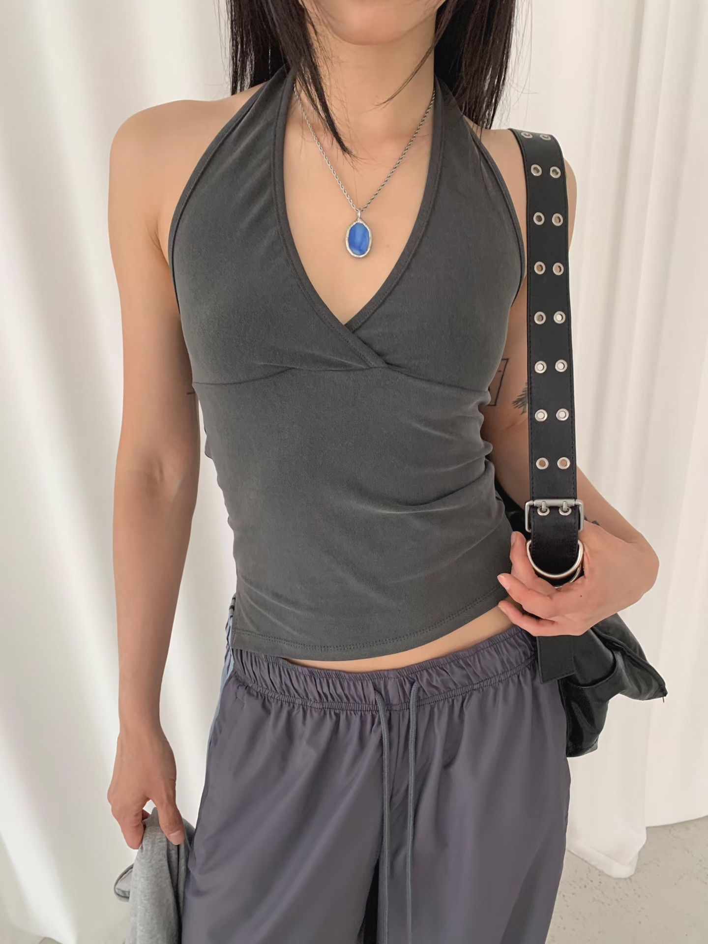 vlemma v-neck-halter-backless-top 極簡設計感針織上衣襯衫 - 黑