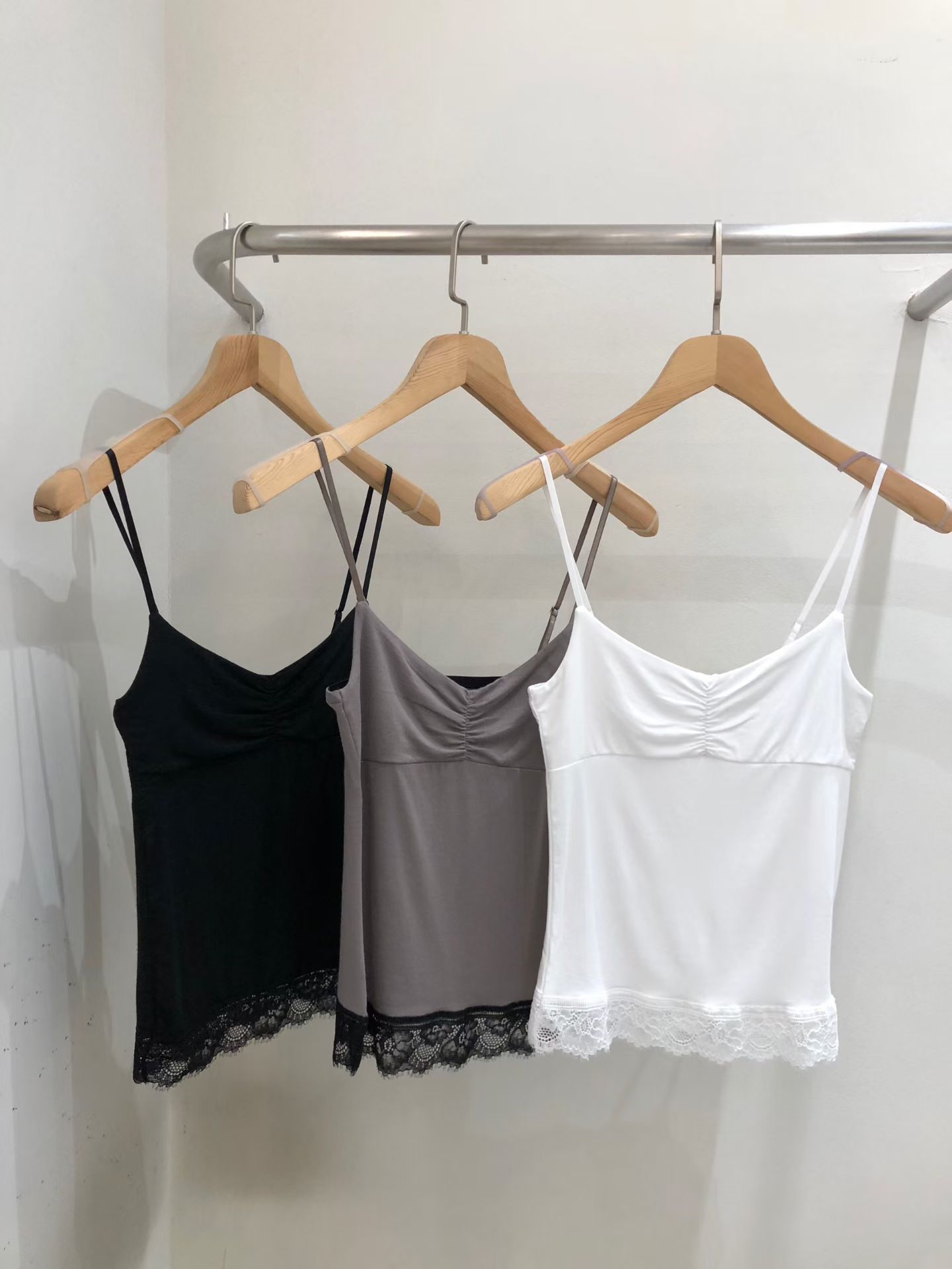 vlemma lace-trim-cami-top-ruched 極簡設計感針織上衣襯衫 - 白