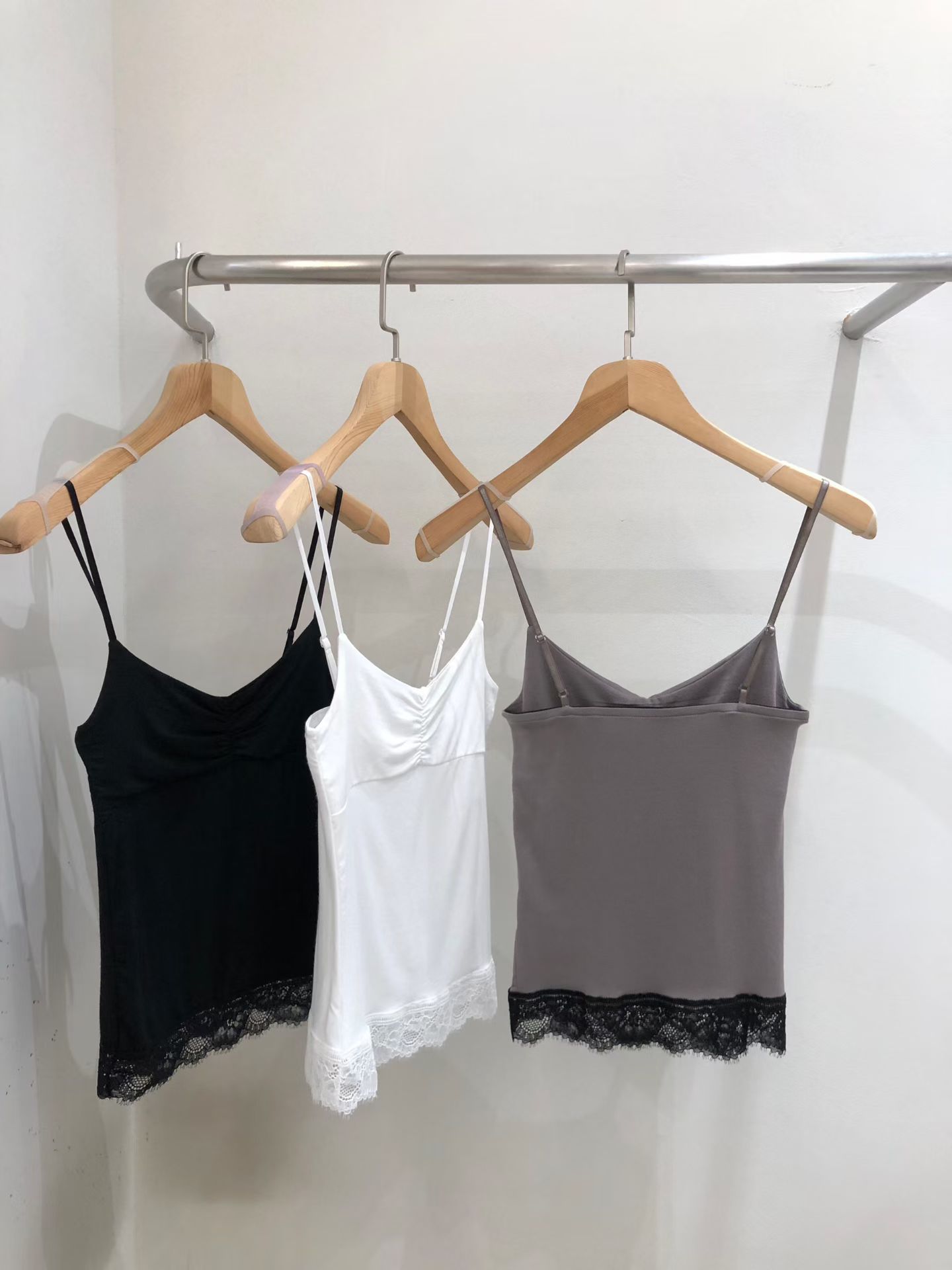vlemma lace-trim-cami-top-ruched 極簡設計感針織上衣襯衫 - 白