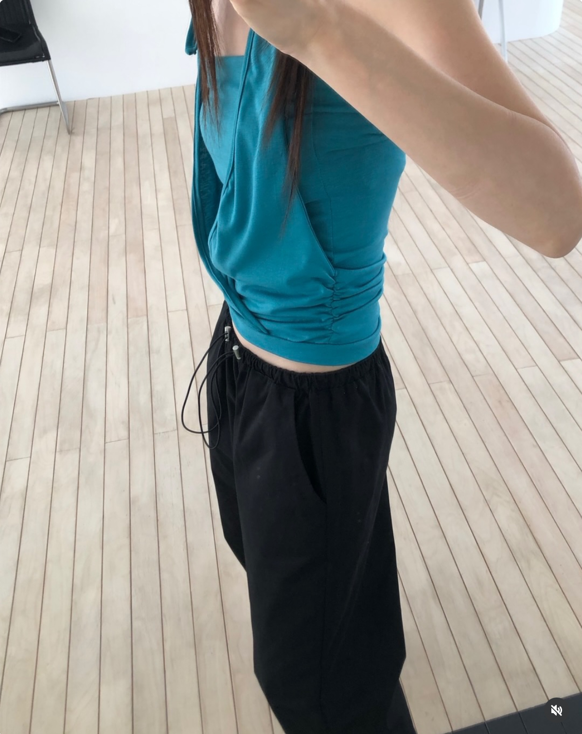 vlemma button-halter-cross-ruched-tube-top 極簡設計感針織上衣襯衫 - 碳灰