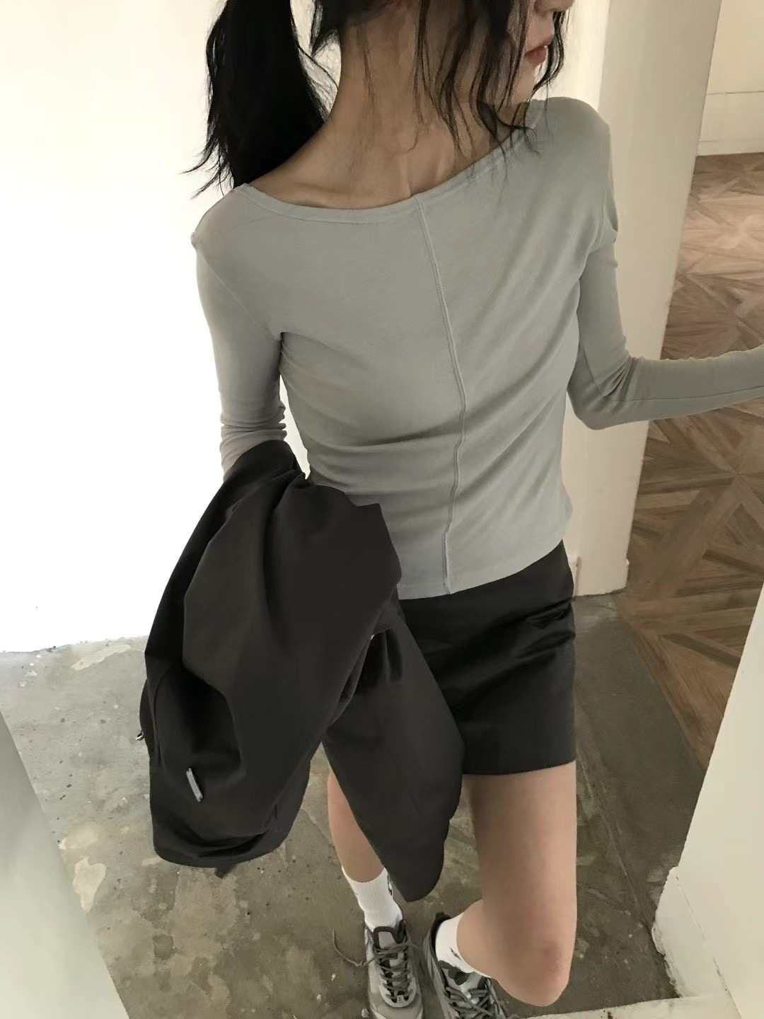 vlemma minimalist-reversible-long-sleeve-tee 極簡設計感針織上衣襯衫 - 深灰