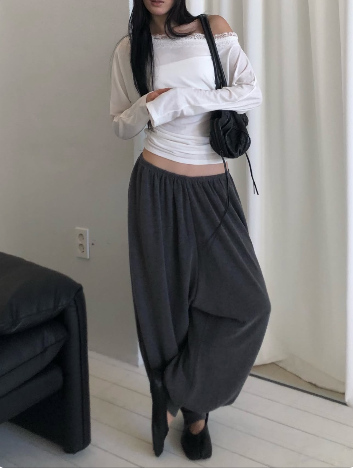 立體包覆順身剪裁：緊密貼合腰身卻不緊繃，活動自如且能完美勾勒S型曲線。