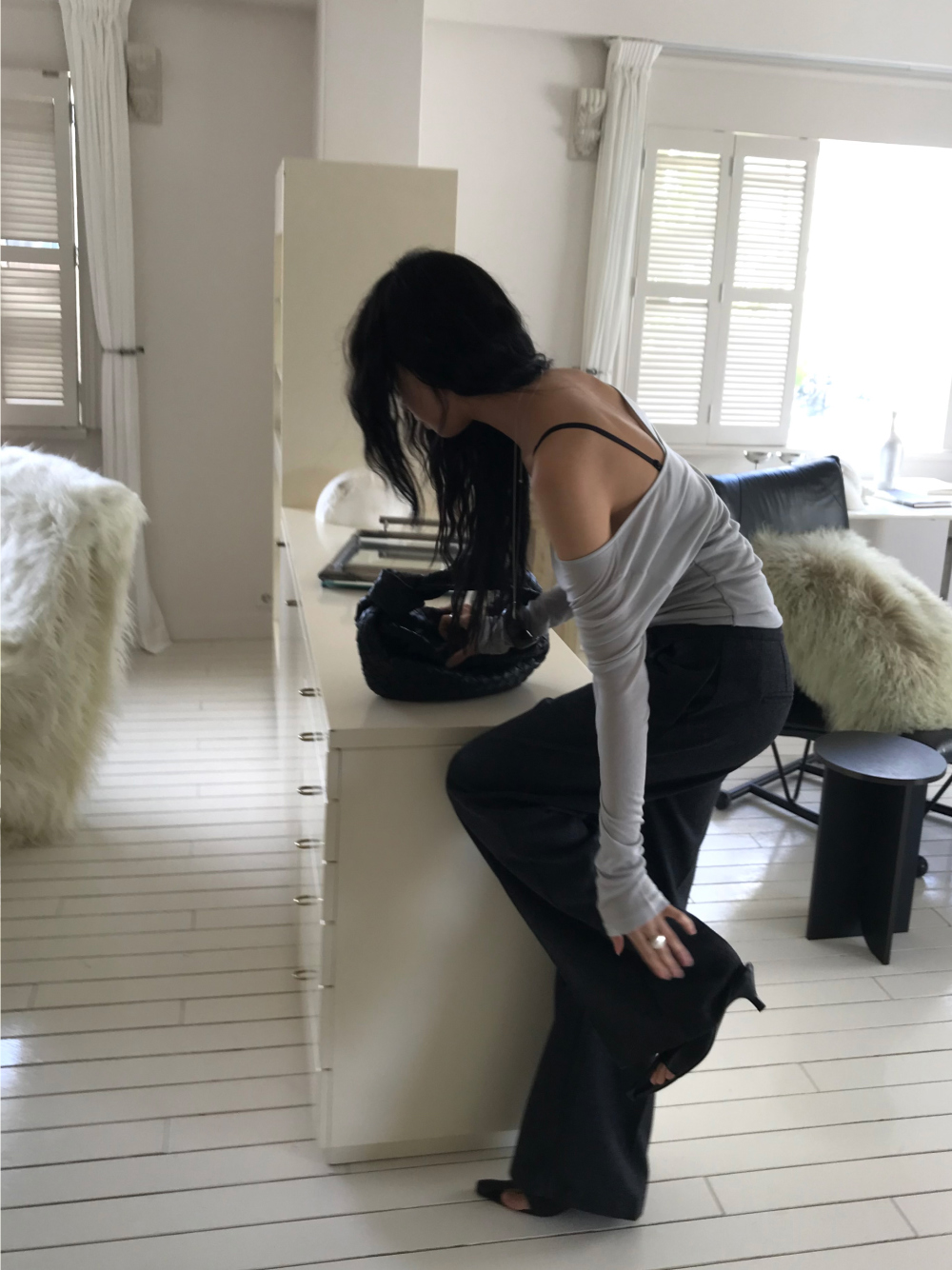 vlemma wool-blend-v-neck-drop-shoulder-top 極簡設計感針織上衣襯衫 - 深灰