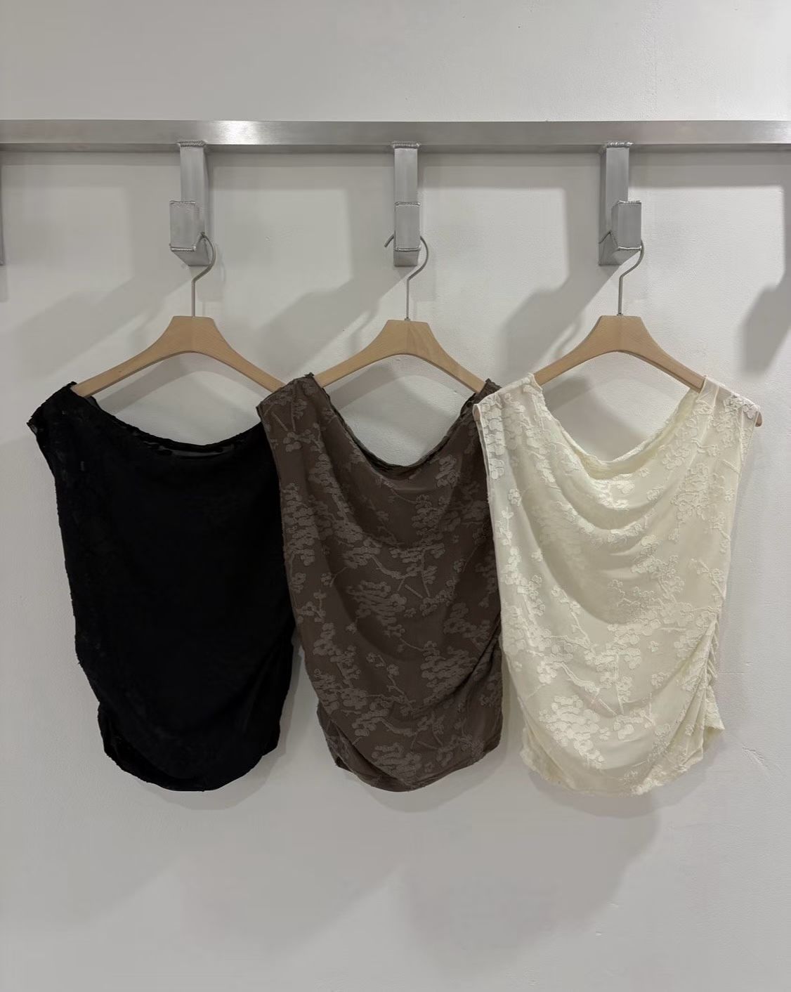 vlemma korean-ruched-lace-drape-neck-top 極簡設計感針織上衣襯衫 - 棕