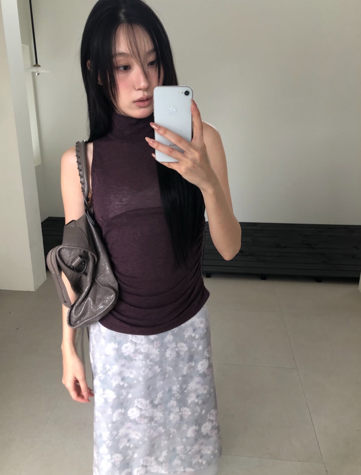 這款高領無袖羊毛背心/上衣（Wool High-Neck Sleeveless Top）結合了高質感保暖材質與細緻設計感。