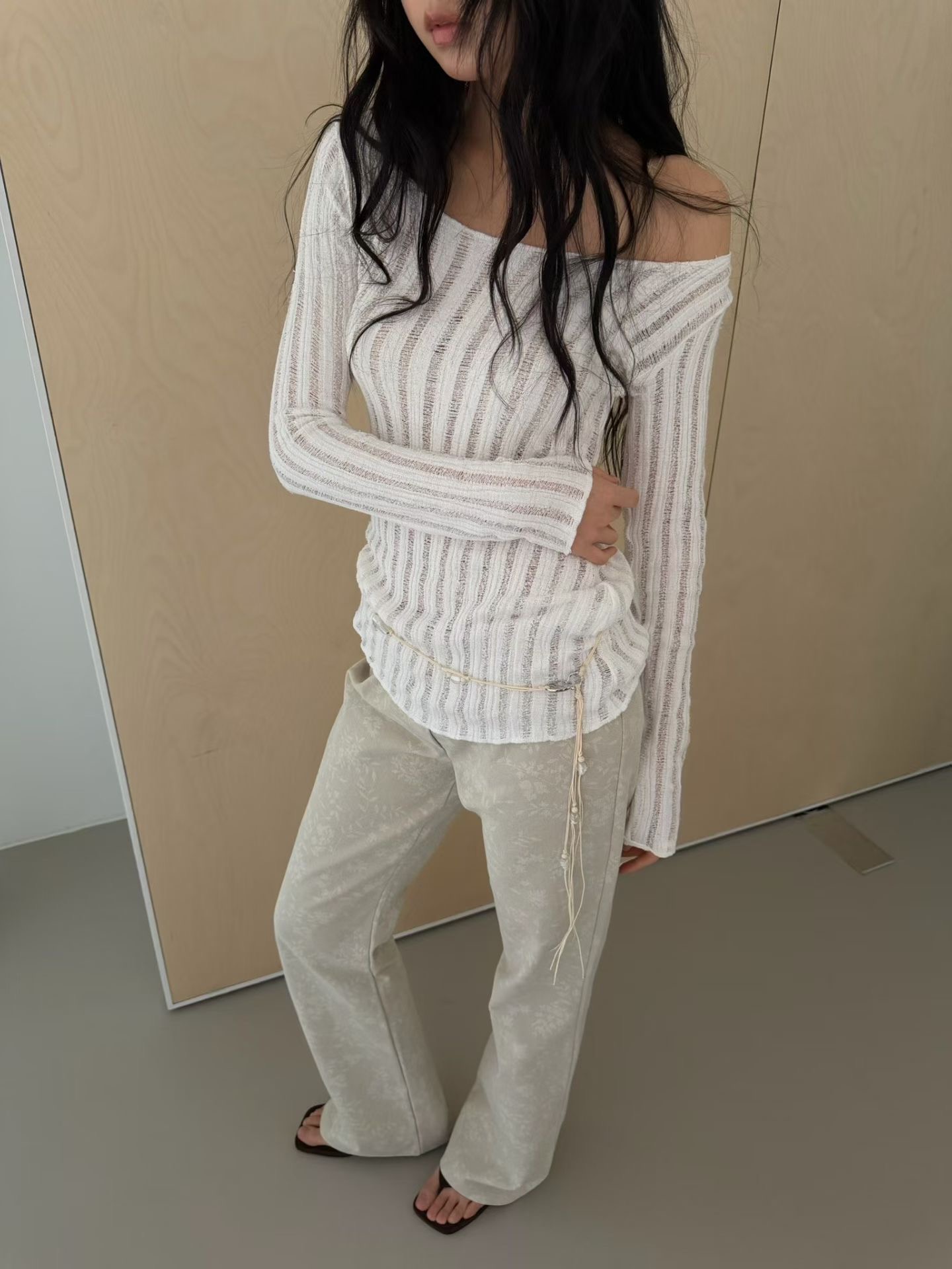vlemma sheer-textured-off-shoulder-knit-top 極簡設計感針織上衣襯衫 - 白