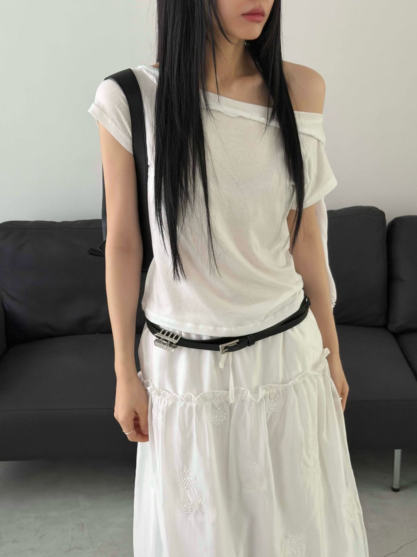 vlemma off-shoulder-asymmetrical-tie-top 極簡設計感針織上衣襯衫 - 黑