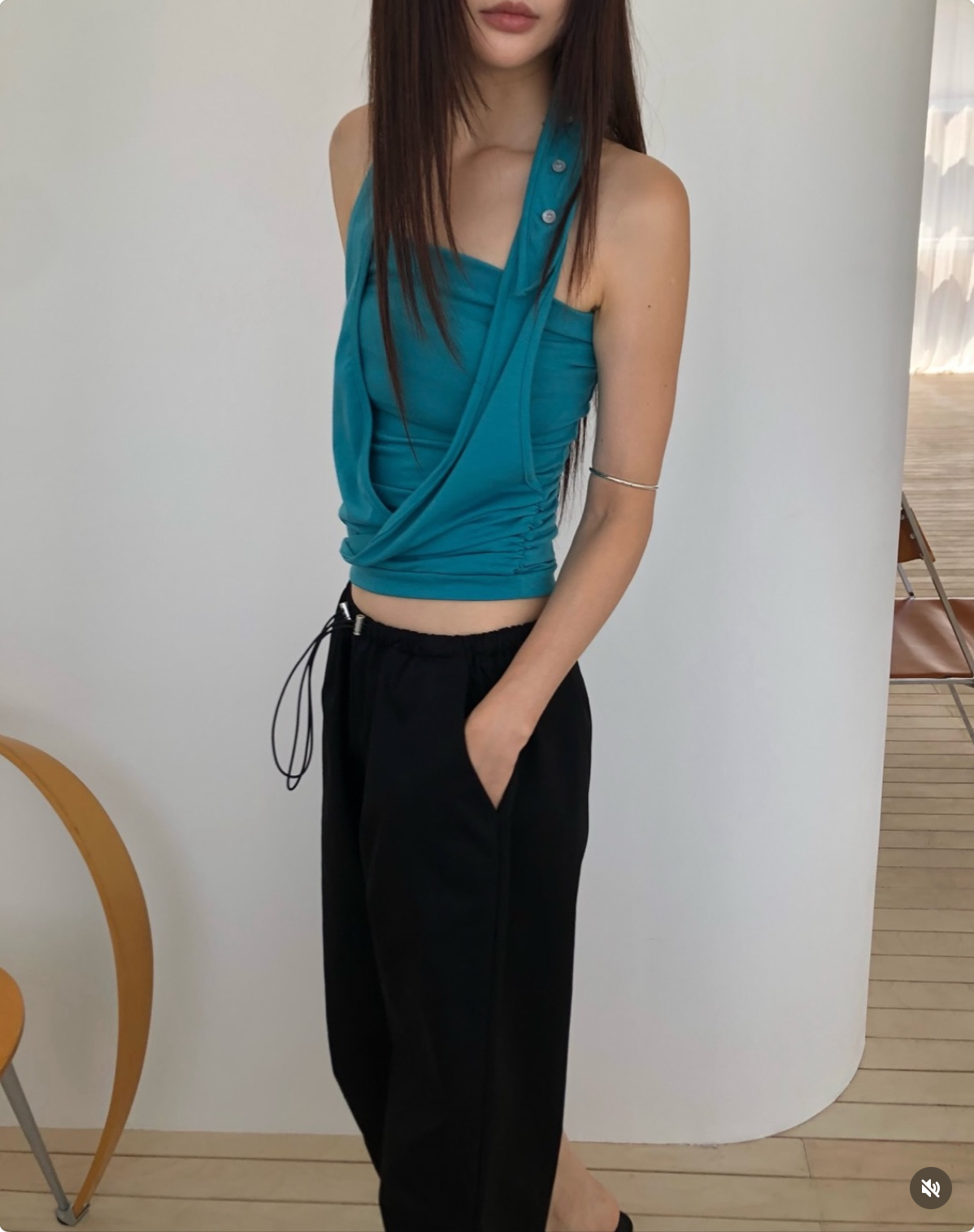 vlemma button-halter-cross-ruched-tube-top 極簡設計感針織上衣襯衫 - 碳灰