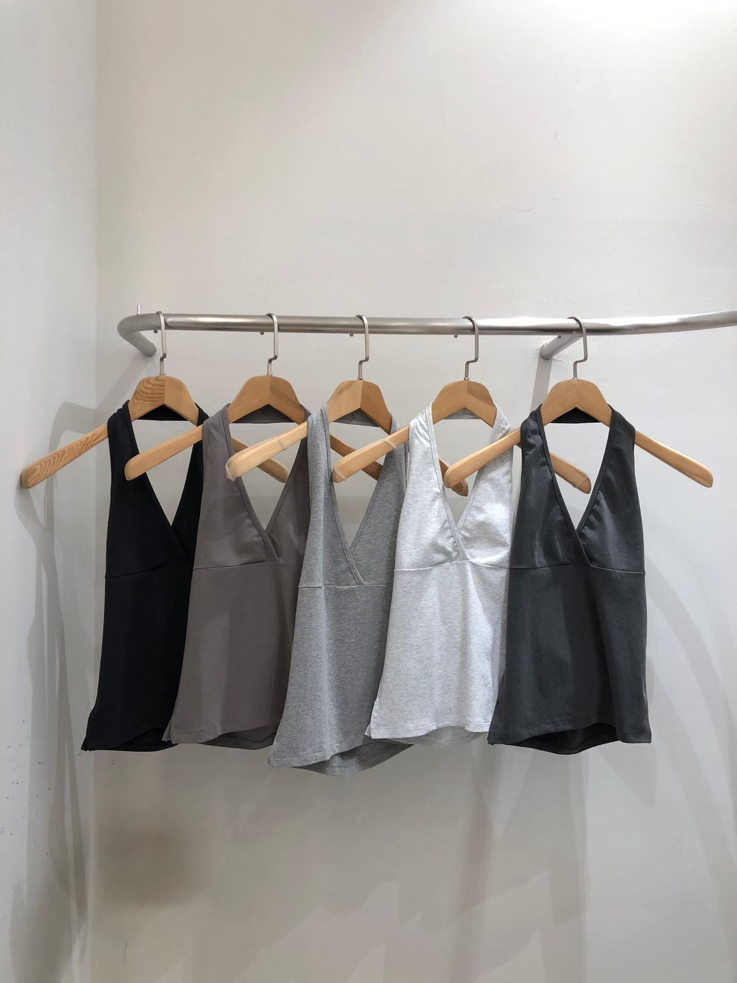 vlemma v-neck-halter-backless-top 極簡設計感針織上衣襯衫 - 黑