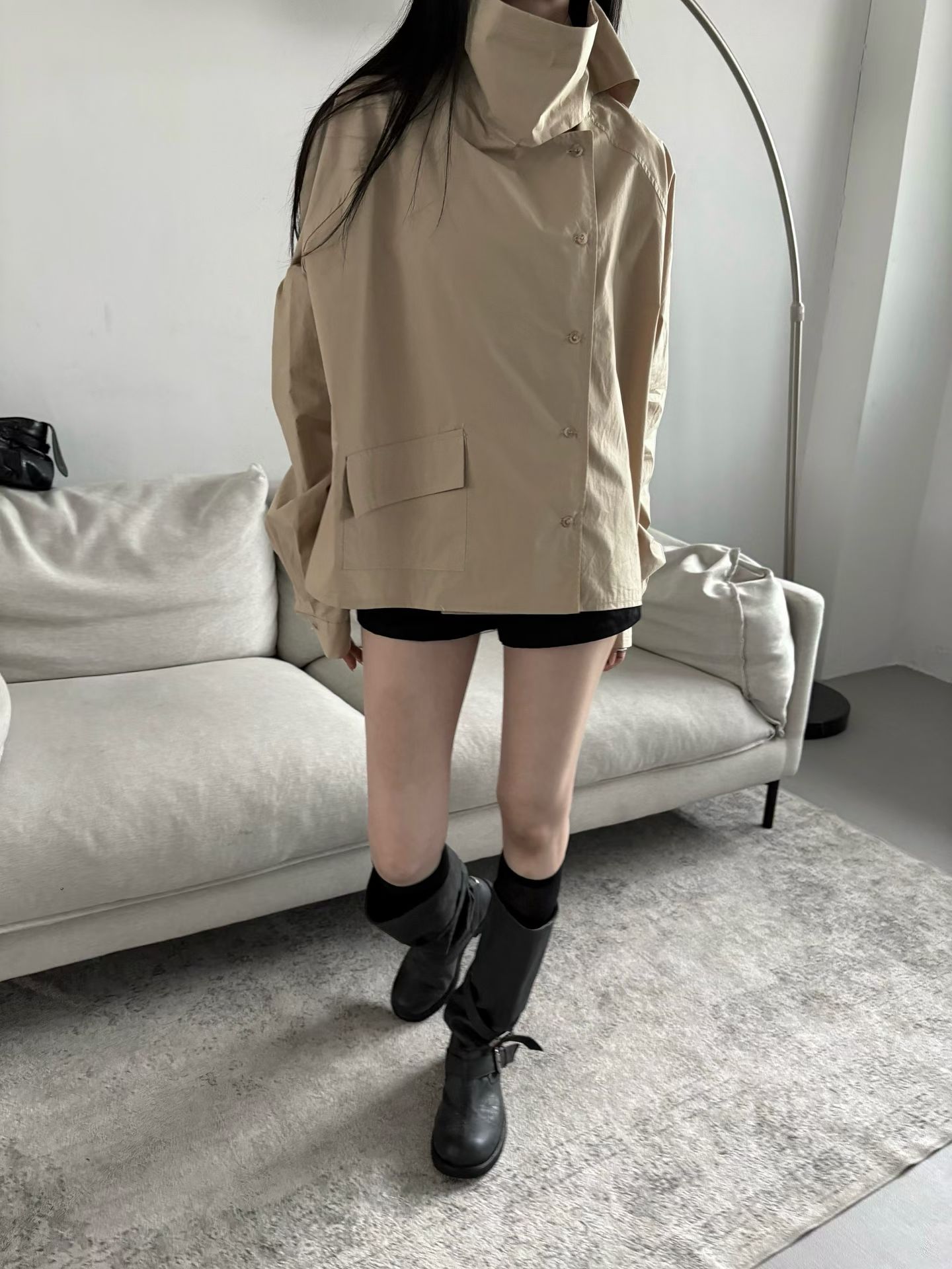 經典風衣的時髦短版演繹！