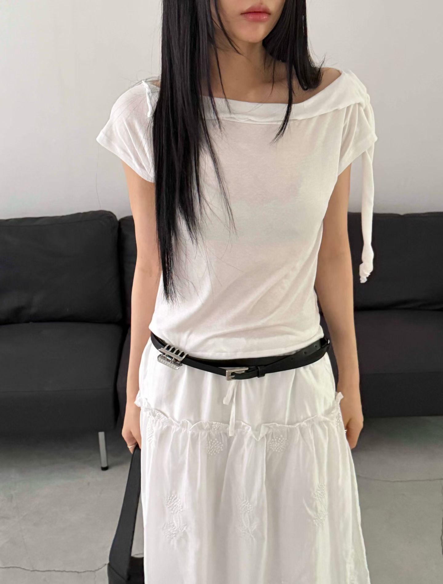 vlemma off-shoulder-asymmetrical-tie-top 極簡設計感針織上衣襯衫 - 黑