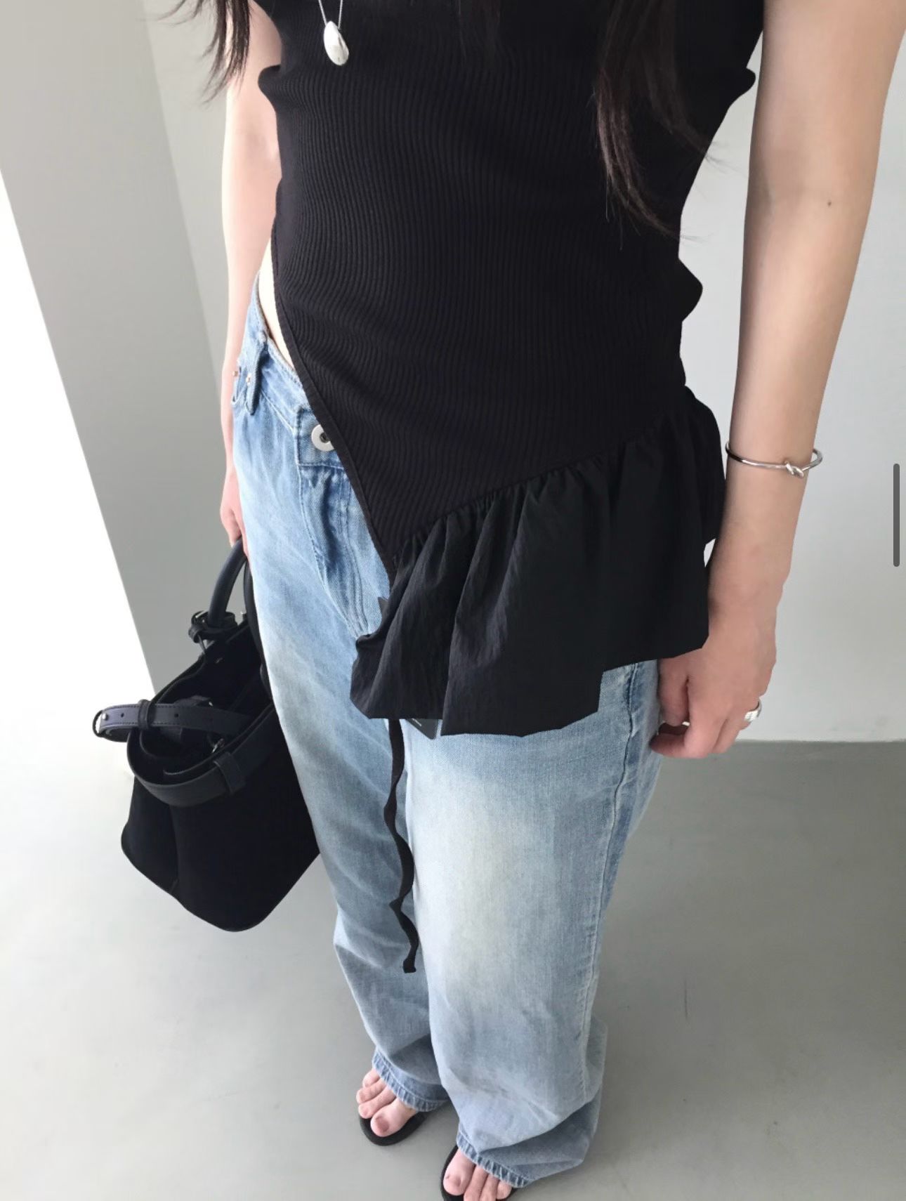 vlemma asymmetric-ruffle-hem-ribbed-tank 極簡設計感針織上衣襯衫 - 白