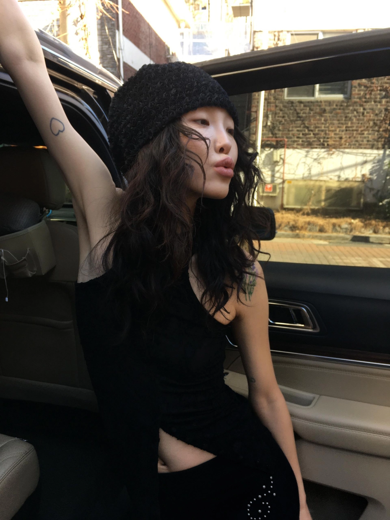 vlemma textured-floral-lace-tank-top 極簡設計感針織上衣襯衫 - 黑