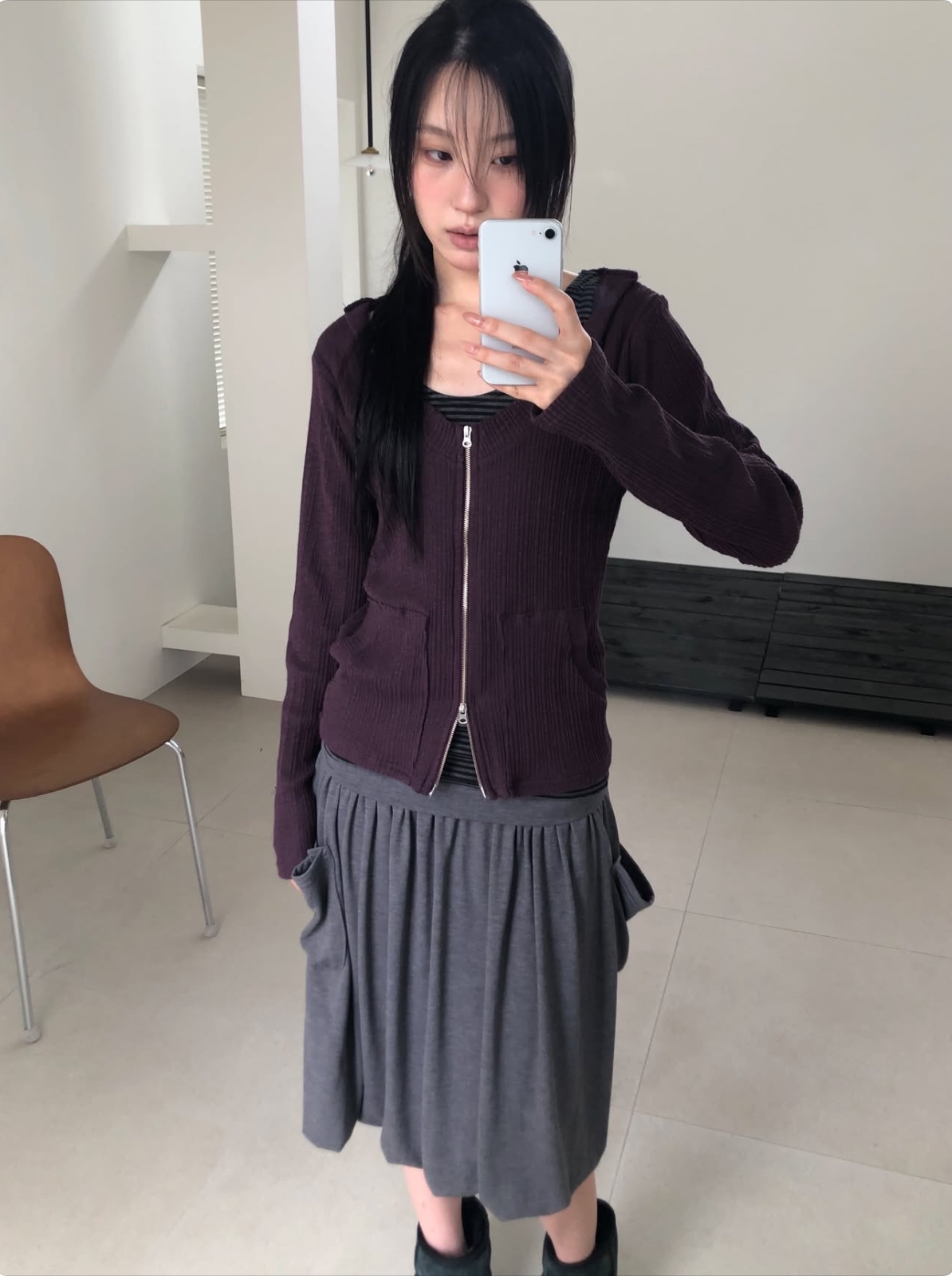 包容度極佳高彈身型：腰頭與裙身彈性優異，對假胯寬與各類身型皆有極高包容度。