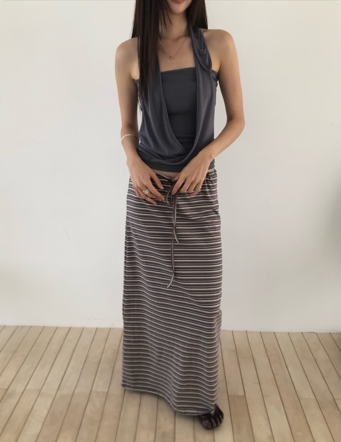 vlemma button-halter-cross-ruched-tube-top 極簡設計感針織上衣襯衫 - 碳灰